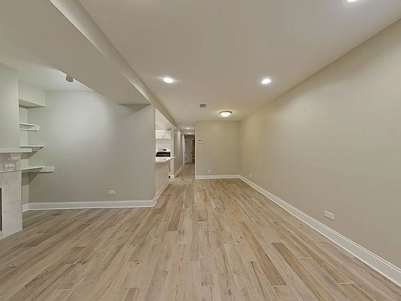 3rd image of 831 W Altgeld St