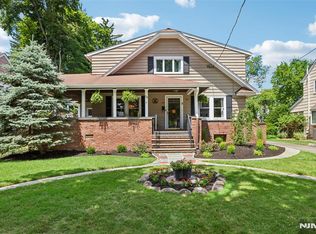 29 Fairlawn St, Ho Ho Kus, NJ 07423