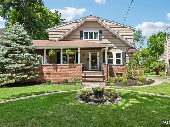 29 Fairlawn St, Ho Ho Kus, NJ 07423