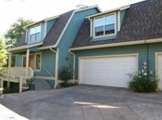 870 Blackberry Ln, Ashland, OR 97520