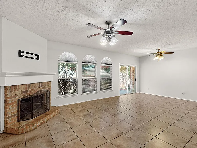 165 Hirth Dr — Photo 5