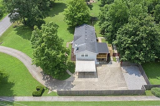 4th image of 509 Lemont Dr