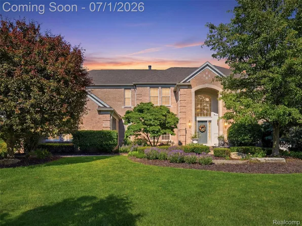 5631 Skye Ct, Rochester, MI 48306