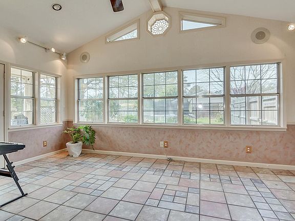 5th image of 3591 Marlboro St