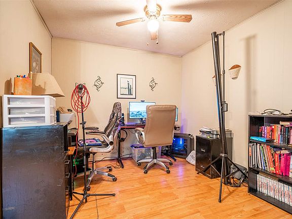 5th image of 307 W Burney St