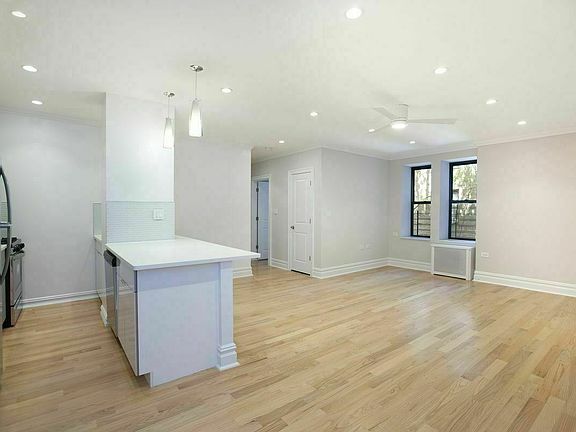 3rd image of 105 Bennett Ave APT 22A
