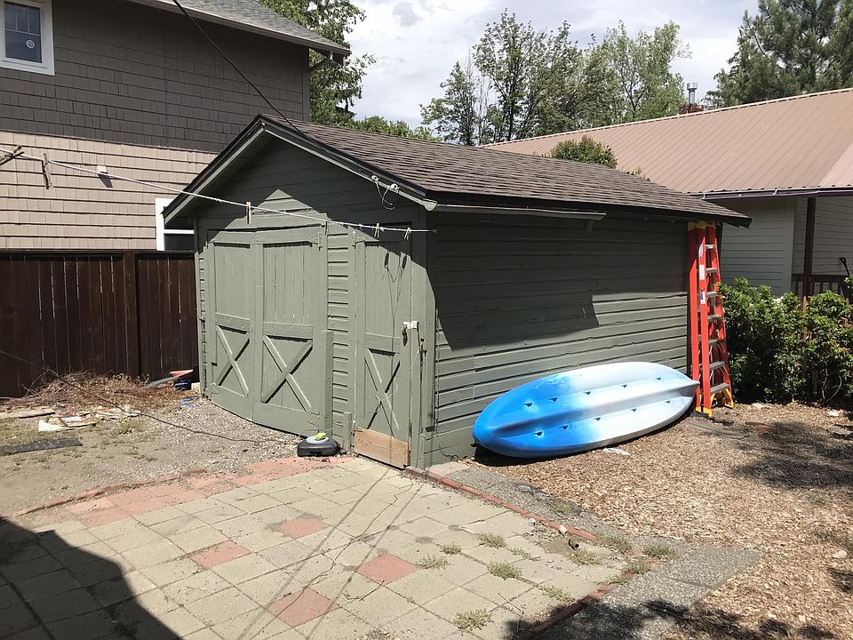 2nd image of 434 NW Riverfront St