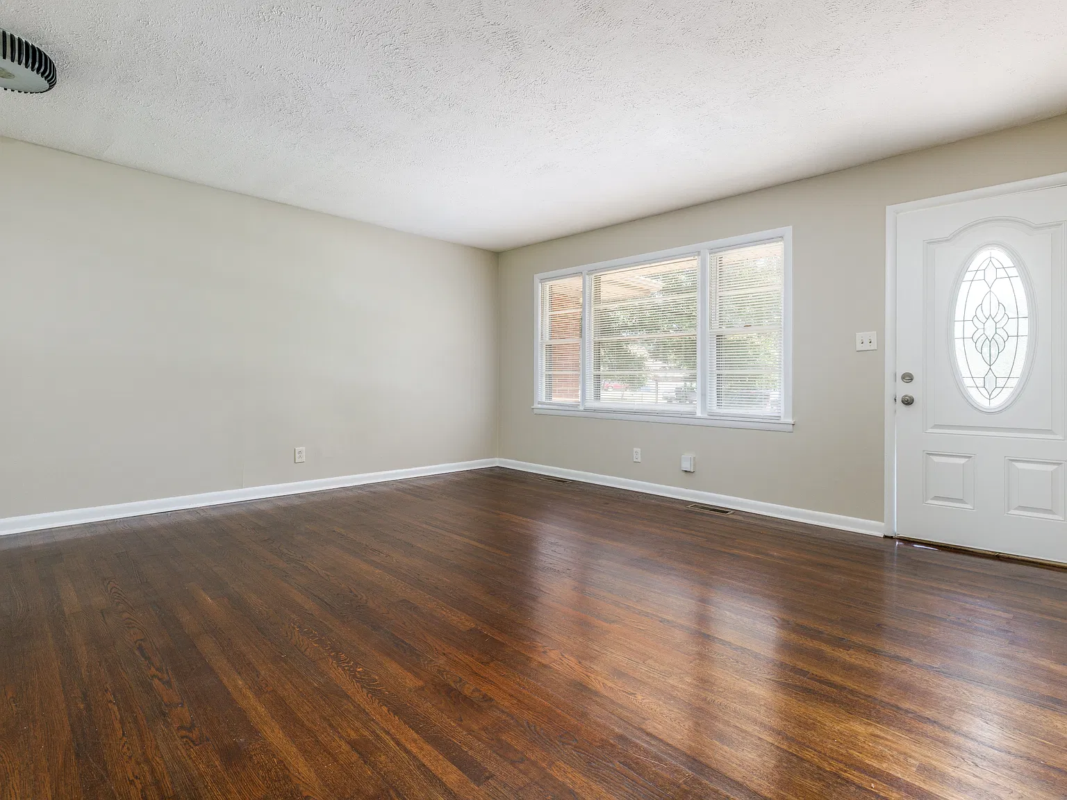 402 Stella Drive - 1 — Photo 3