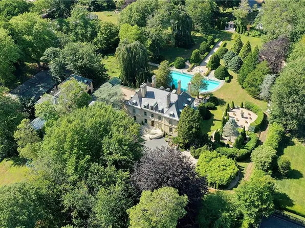 180 Narragansett Ave, Newport, RI 02840