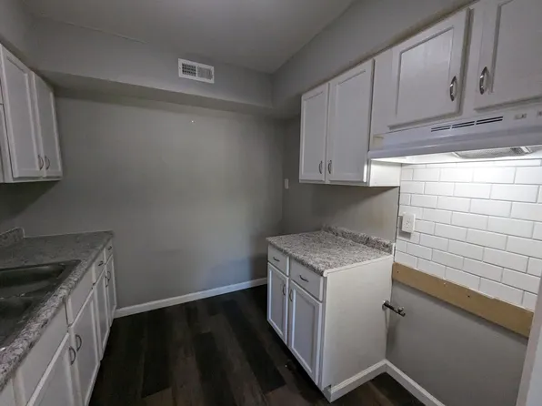 5100 Lee Rd, Maple Heights, OH