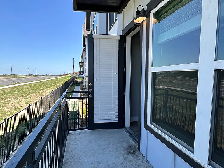 5006 E Parmer Ln — Photo 18