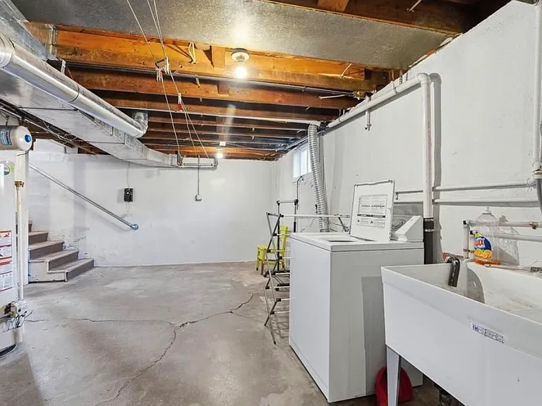 710 E Gibbon St — Photo 12