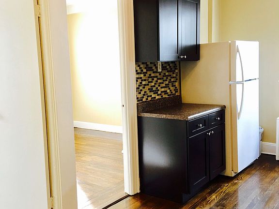 2nd image of 2841 46th St APT 2R