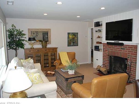 3rd image of 955 Lakeside Dr
