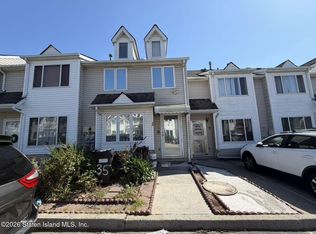 35 Hirsch Ln, Staten Island, NY 10314