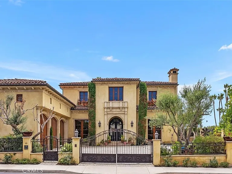101 Ritz Cove Dr — Photo 3