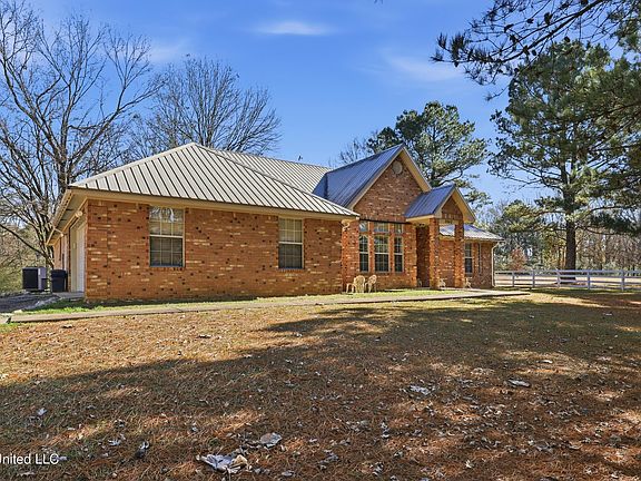 3rd image of 3945 Country Club Dr