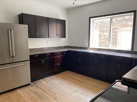 2nd image of 722 E Lincoln Ave
