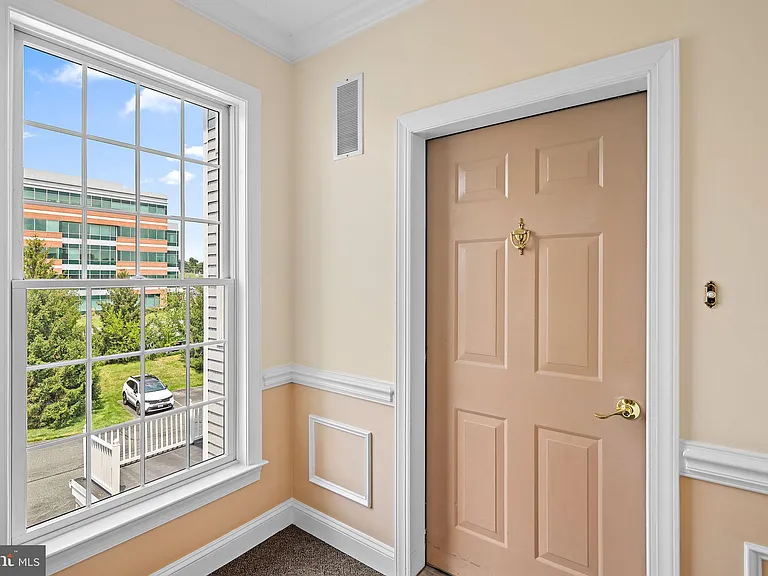 4700 Water Park Dr #J — Photo 4