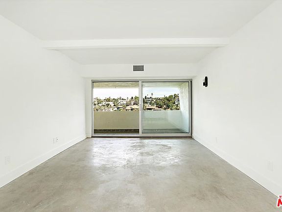 5th image of 1701 Clinton St APT 207