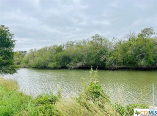 221 Guadalupe River Dr, Tivoli, TX 77990