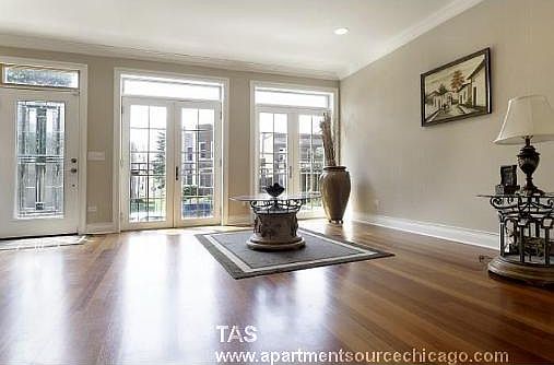 2nd image of 2951 N Fairfield Ave #1