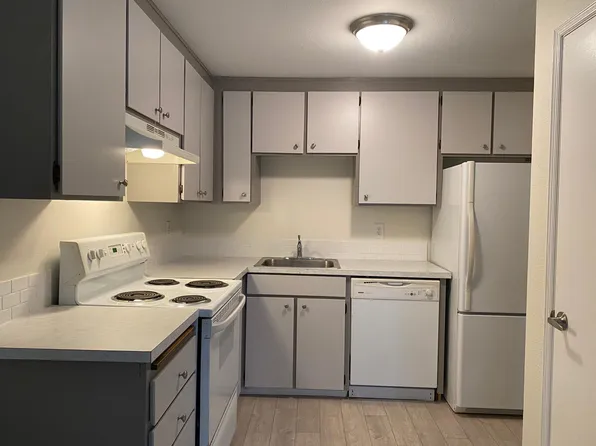 3900 93rd Ave SW APT C, Olympia, WA 98512