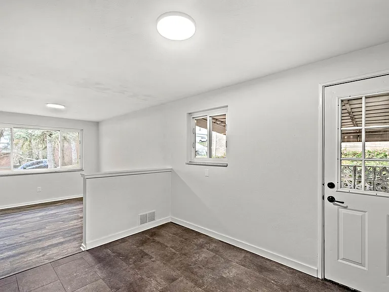 2618 Poinsettia Dr — Photo 6