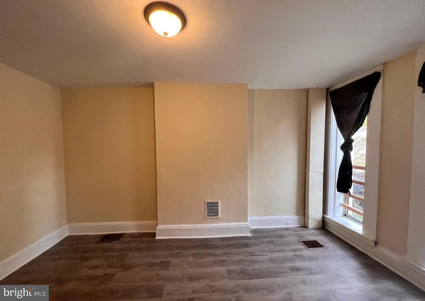 2 bed, 1.0 bath, $1,300 — Photo 3