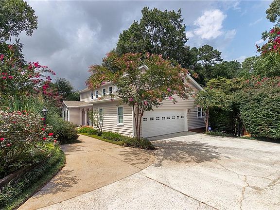3rd image of 3365 Hallmark Dr SE