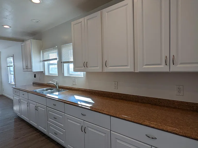 4186 Myrtle Ave — Photo 4