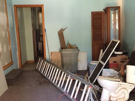 Front Room :To Be Cleaned