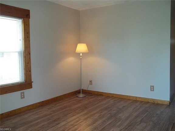 4th image of 195 W 39th St