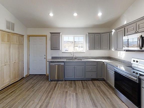 5th image of 4758 Saint Vrain Dr