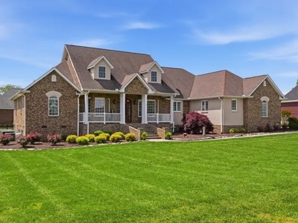 102 Highpoint Blvd, Tullahoma, TN 37388