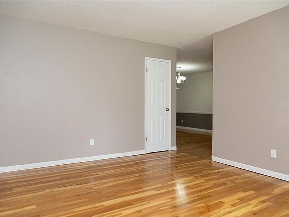 3rd image of 7431 Foxfield Dr