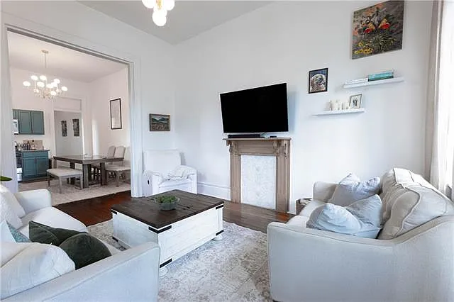 2 bed, 2.0 bath, 1200 sqft, $1,950 — Photo 2