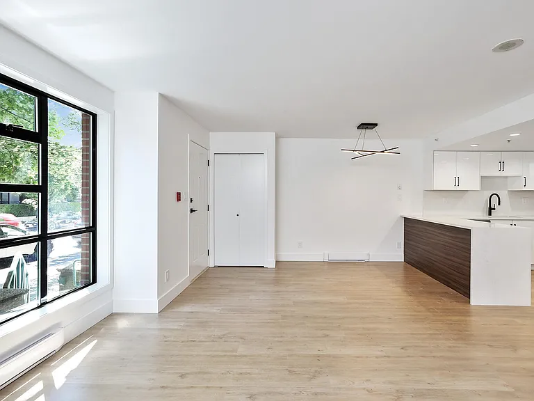 929 Homer St — Photo 2
