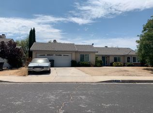 14601 Oak Branch Rd, Victorville, CA 92392