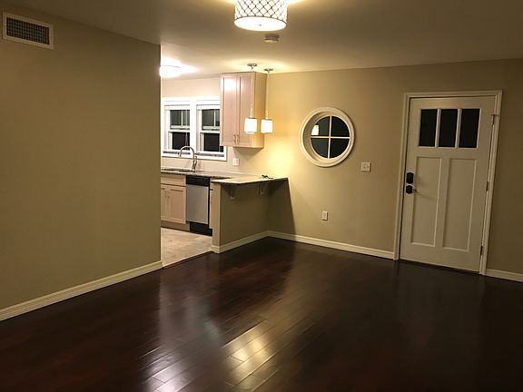 3rd image of 1500 Campbell Ave APT 3