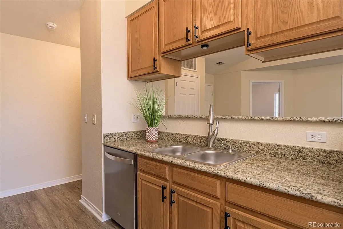 Building Photo - 7626 Depew St #202