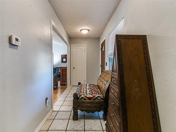5th image of 129 Lochwood Pl