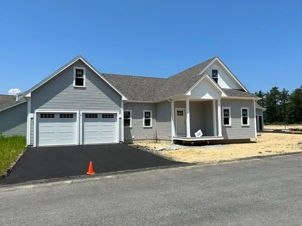 2 Fairway Lndg, Carver, MA 02330