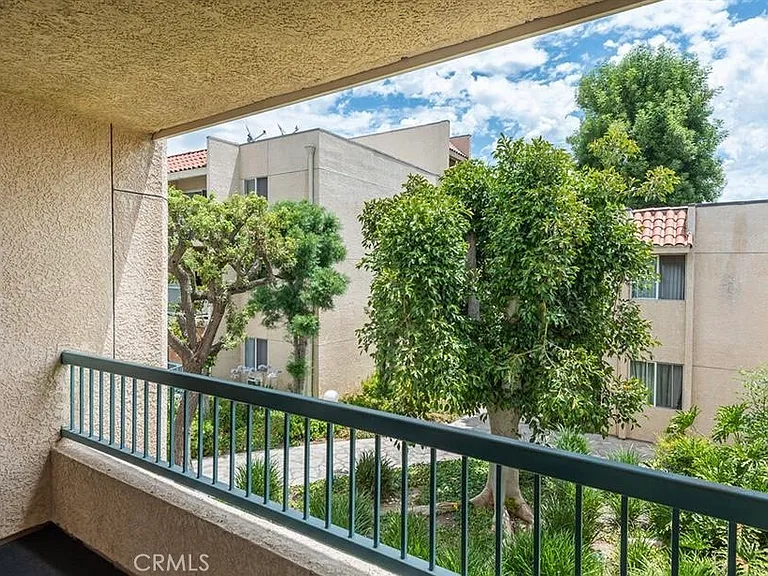 18307 Burbank Blvd #68 — Photo 16