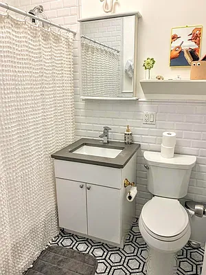 Rented by In Haus LLC | media 23