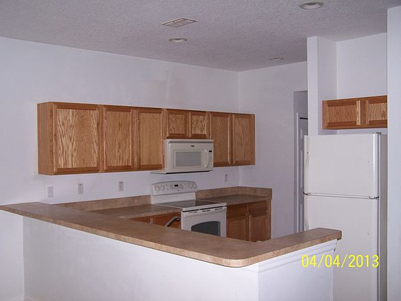 3rd image of 19264 Stone Hedge Dr