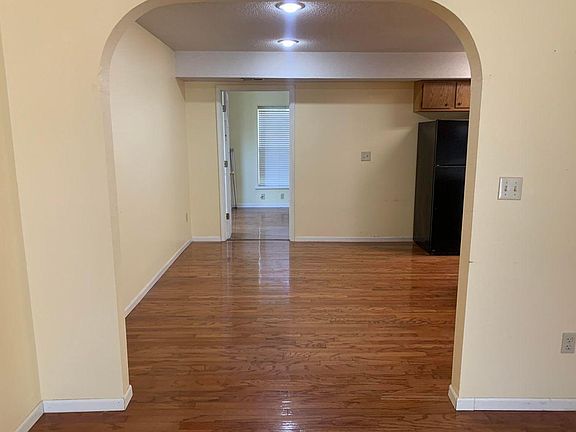 4th image of 2305 Monmouth Ct