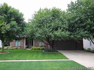809 E Spruce St, Chatham, IL 62629