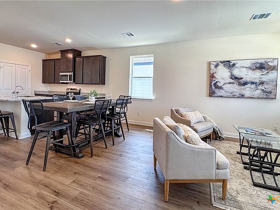 4th image of 513 E Railroad St #1