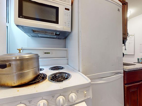 3rd image of 520 E 11th St APT 24